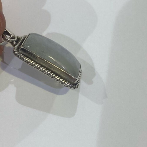 Silver (925) pendant with genuine moonstone new