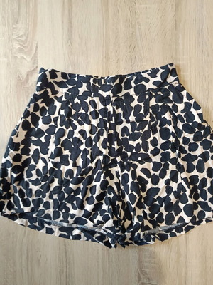 H&M shorts refurbished, black and white, size L