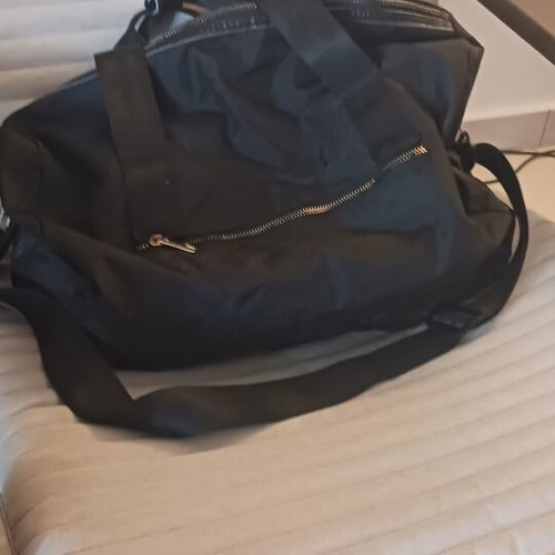 Shoulder bag like new with one external zipper