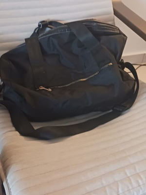 Shoulder bag like new with one external zipper