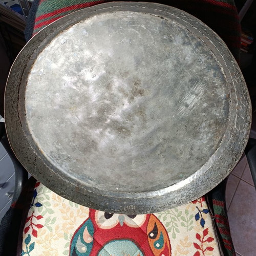 Copper hammered tray used, diameter 48cm, weight 2.2kg