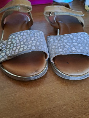 Girls' sandals used, size 30