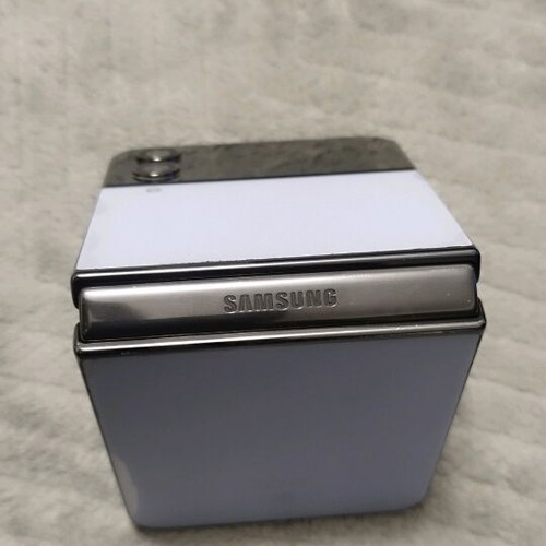 Samsung Z Flip 4 used, lilac with broken screen for parts or repair