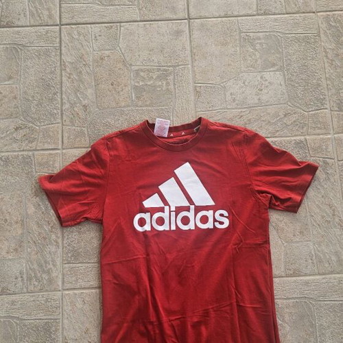 Adidas t shirt red like new, size M