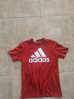 Adidas t shirt red like new, size M