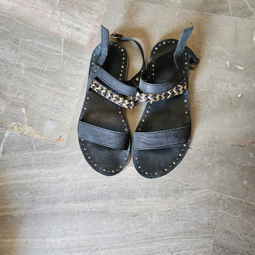 Ugg Australia flat sandals size 37 like new