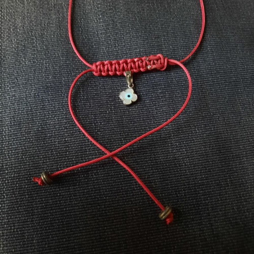 Mataki Amulet Charm with Red Cord like new