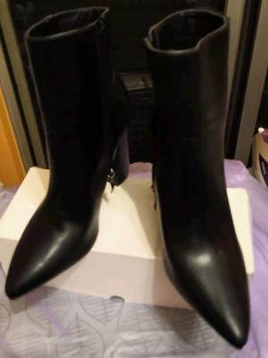 Diamantique boots size 37 like new, black
