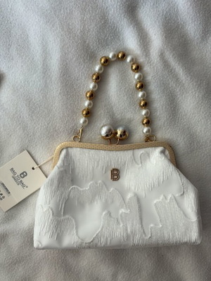 Άσπρη κομψή τσάντα Bag to Bag καινούργια με δύο αποσπώμενα λουράκια
