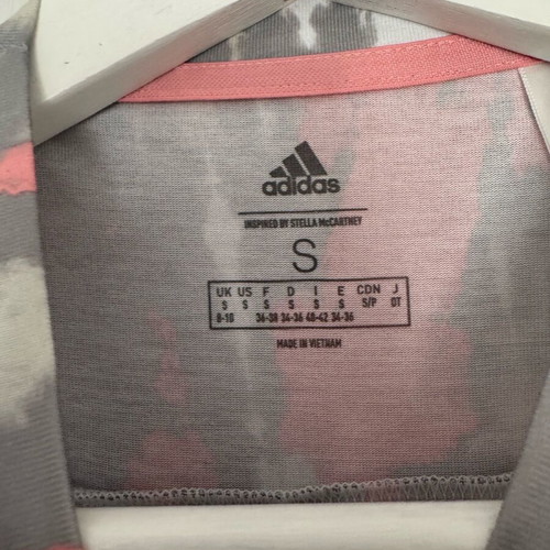 Adidas tshirt like new, size S