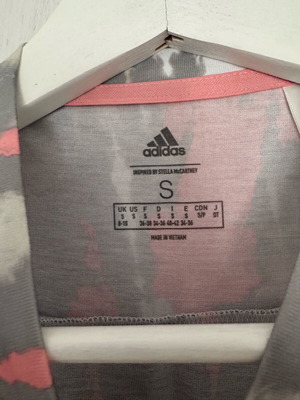 Adidas tshirt like new, size S