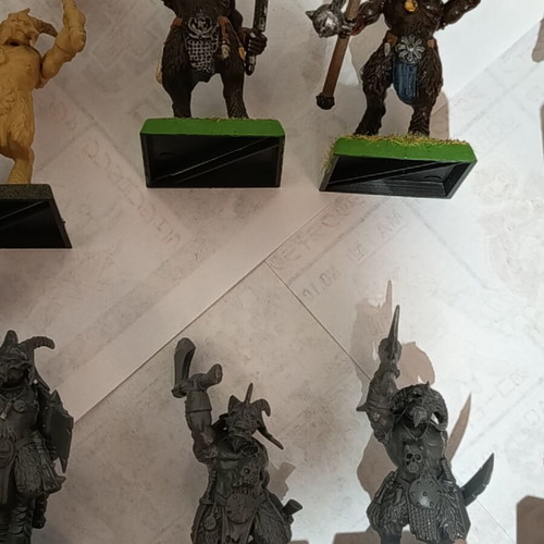 Warhammer Chaos Beastmen Gors 15 plastic figures like new