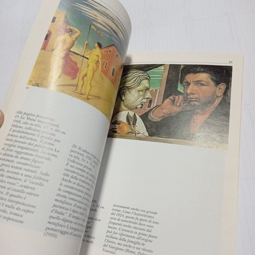 De Chirico L Unita book foreign language Italian like new