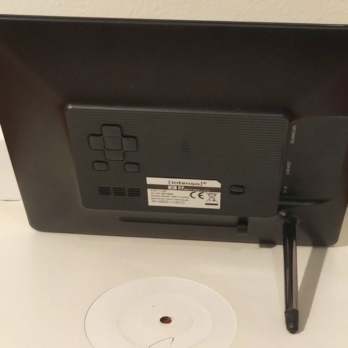 Intenso 8" Photobase digital photo frame used with remote and Micro SD card