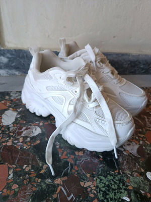 Sneakers white new narrow fit size 35.5