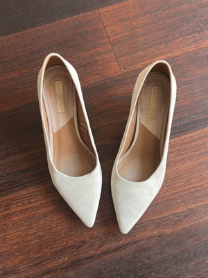 H&M Suede Pumps Cream Beige Size 37 Used