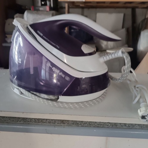 Philips steam iron almost like new