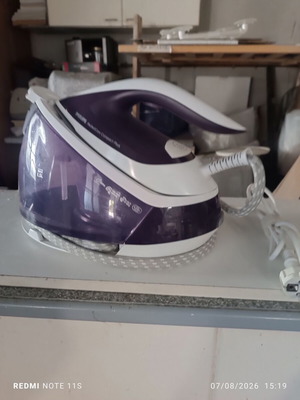 Philips steam iron almost like new