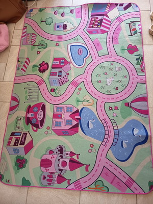Children's rug used