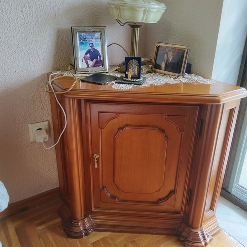 Bedroom set made of solid walnut wood used