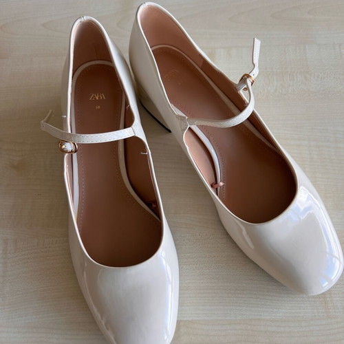 Zara women's ballet flats new, patent look, beige size 38