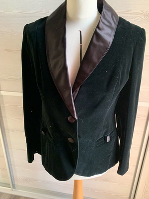 Velvet jacket used with black satin collar