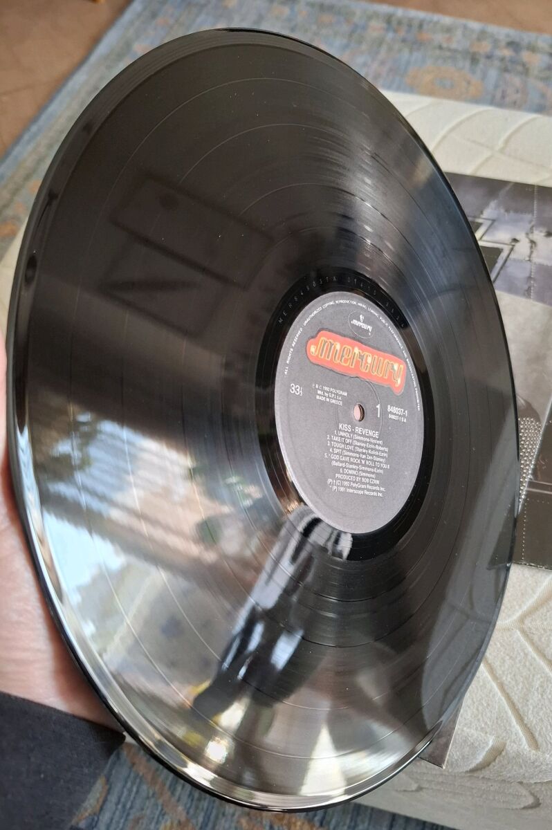 Kiss Revenge vinyl LP like new - € 79,00 - Vendora.cy