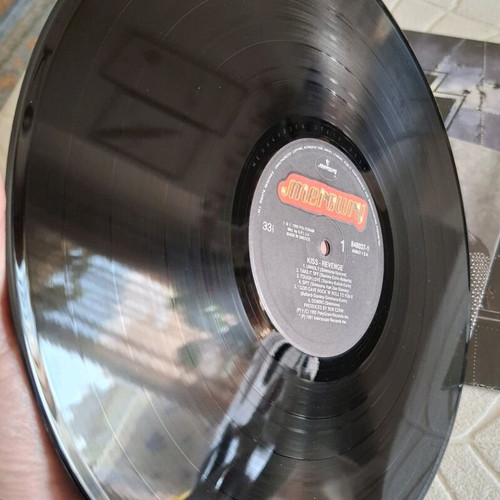 Kiss Revenge vinyl LP like new