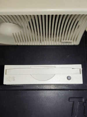 Iomega Zip Drive 250MB used, IDE and Atari