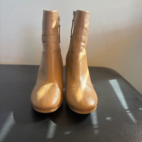 Corina boots new, beige, size 38