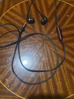 Headphones new wired