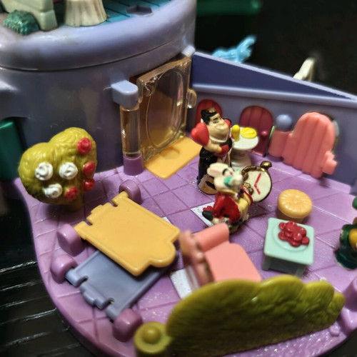 Polly Pocket Alice in Wonderland used Disney set with figures
