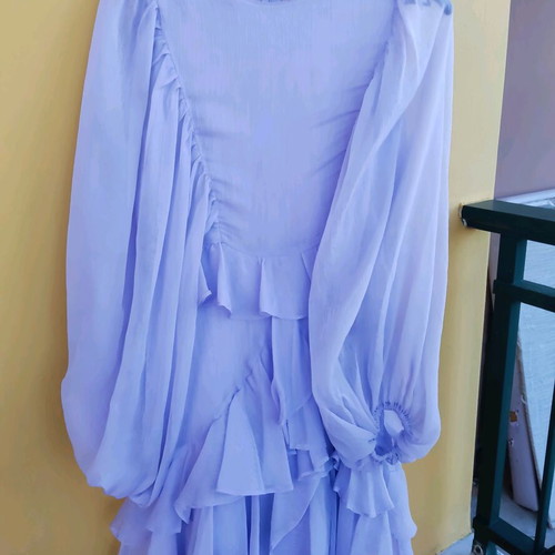 Dress with baloon sleeves and ruffles like new