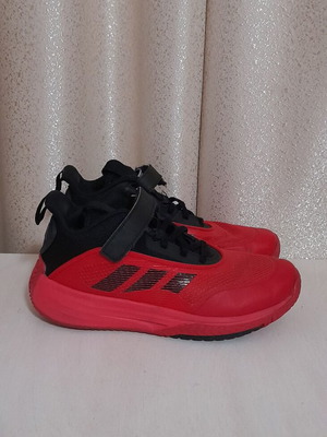 Μπασκετικά παπούτσια Adidas, μέγεθος 38⅔, κόκκινα με μαύρες λεπτομέρειες