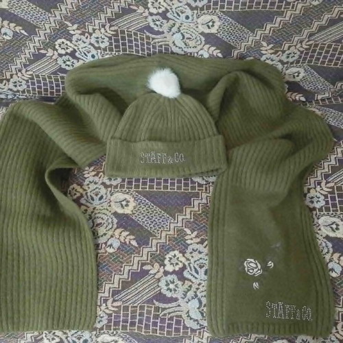 Staff Jeans & Co scarf and hat set new