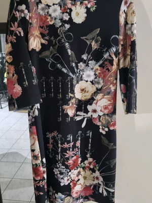 Matis dress tight fit like new, size S