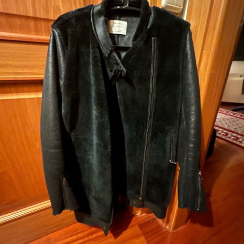 Zara coat with synthetic fur like new, black
