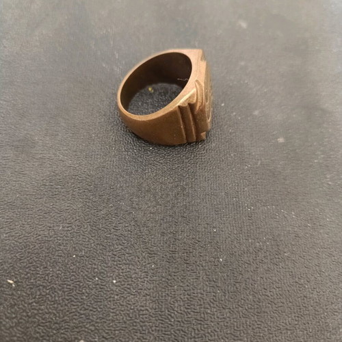 Vintage men's ring like new with embossed design heavy construction