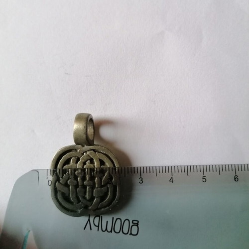 Metal pendant with squared Celtic design new