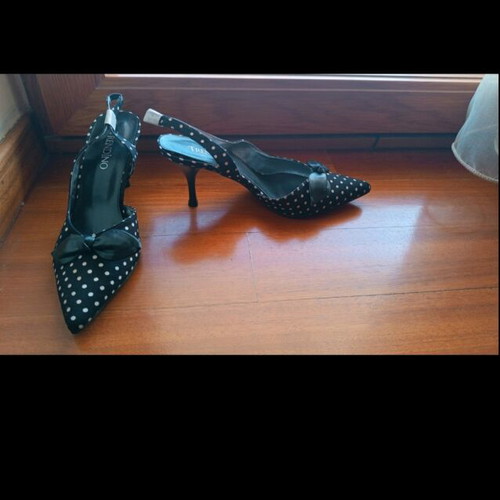 Trendino shoes new, size 39, black and white polka dot