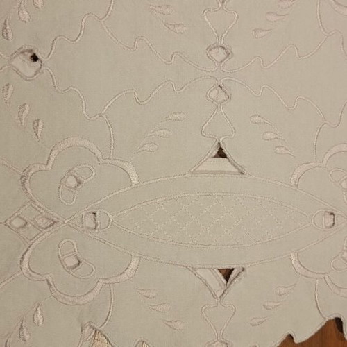 Vintage table runner with white Richelieu cutwork embroidery (71x67 cm)