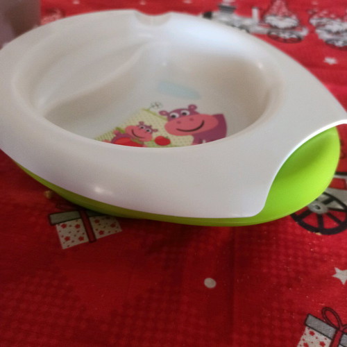 Children's plates set like new, 2 pieces with hippos and thermos feature