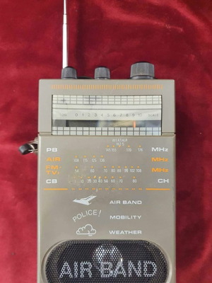 Παλαιό φορητό ραδιόφωνο AIR BAND της INTERNATIONAL - model No. 877T