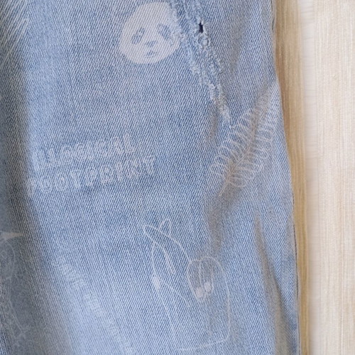 Pull & Bear Jeans like new, relaxed fit with prints, size L