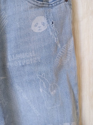 Pull & Bear Jeans like new, relaxed fit with prints, size L