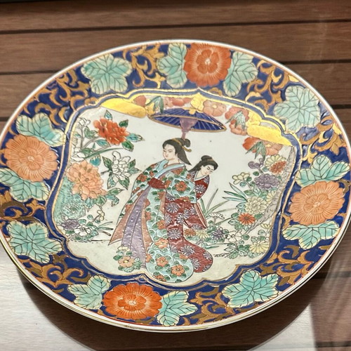 Decorative porcelain plate with traditional Asian motifs new