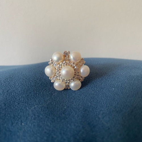 Silver ring with pearls and zirconia diamonds