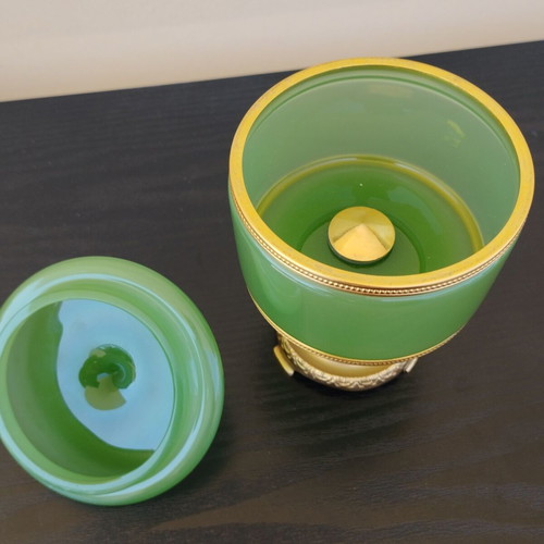 Green opaline fontaine rare, like new
