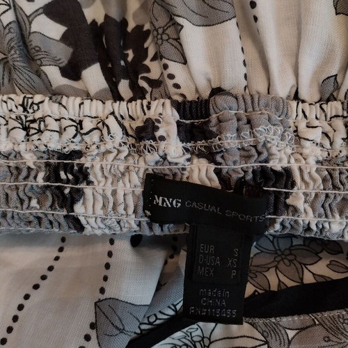 Mango skirt like new with elastic, size S