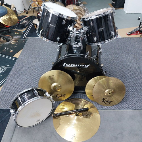 Ludwig Accent CS Combo drum set used with Sabian Solar cymbals and snare